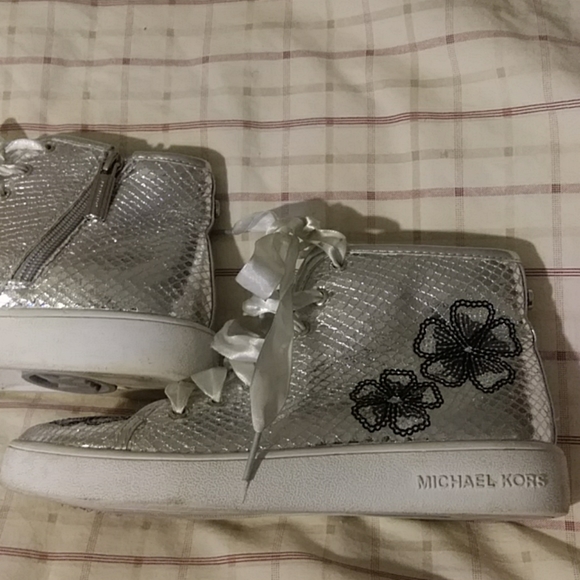 Michael Kors girls high top sequin sneaker s - Picture 2 of 5